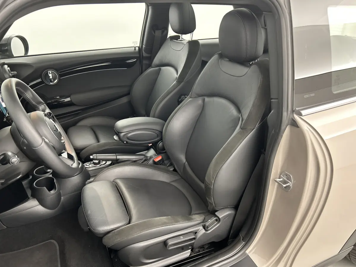 1.5 Aut. Premium Pano-dak/Leder/Sportstoelen/Camera/Keyless