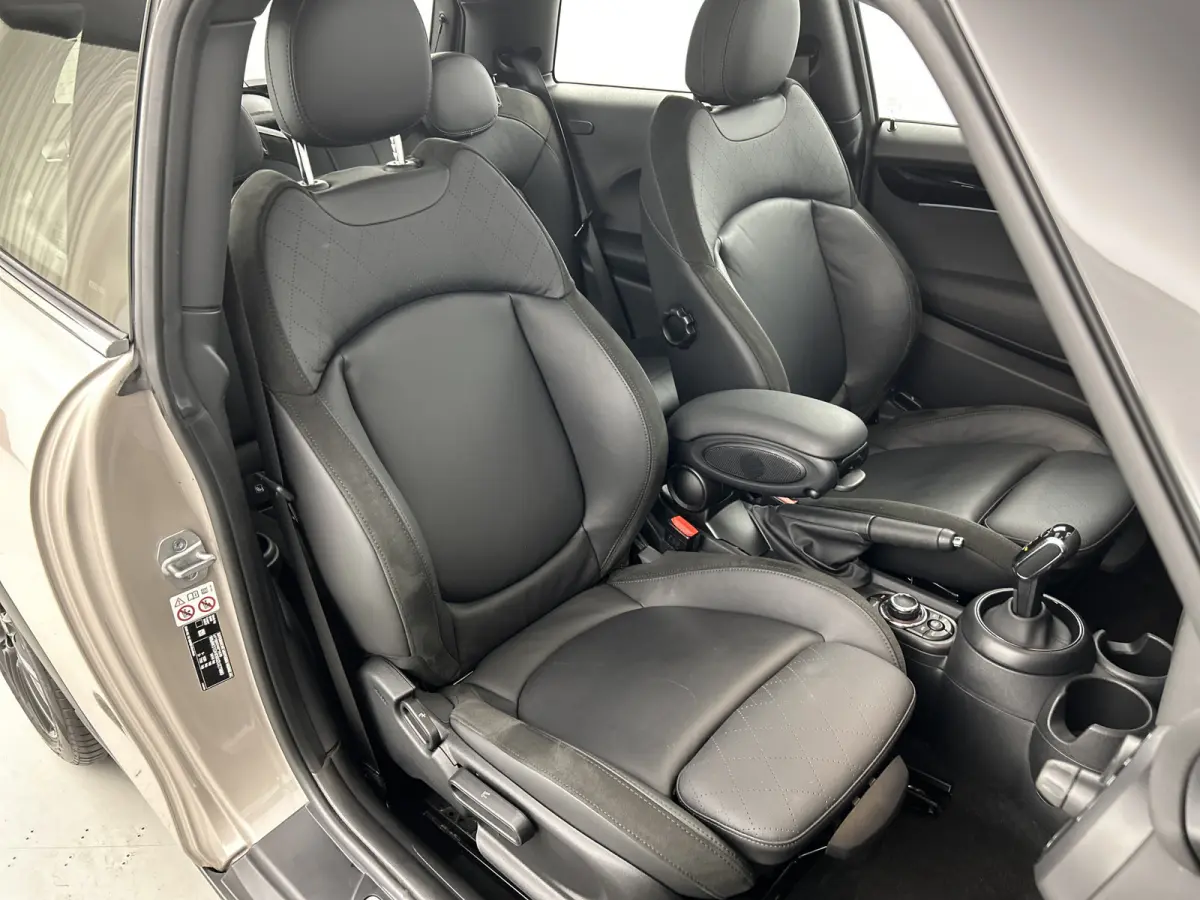 1.5 Aut. Premium Pano-dak/Leder/Sportstoelen/Camera/Keyless
