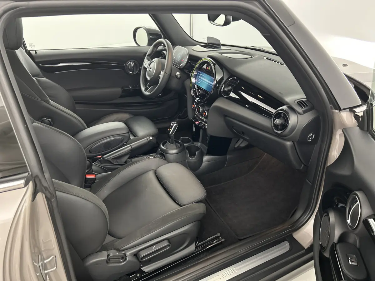 1.5 Aut. Premium Pano-dak/Leder/Sportstoelen/Camera/Keyless