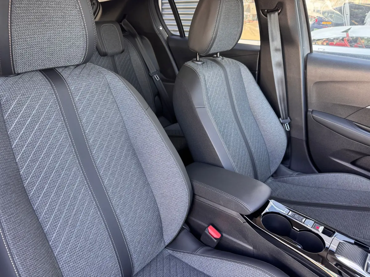 EV Allure Avantage 51 kWh | Demodeal | Camera Voor/Achter | Navigatie | Apple Carplay / Android Auto | DAB | Keyless Start | | 11 kW lader | Binnenspiegel automatisch dimmend | Bluetooth tel