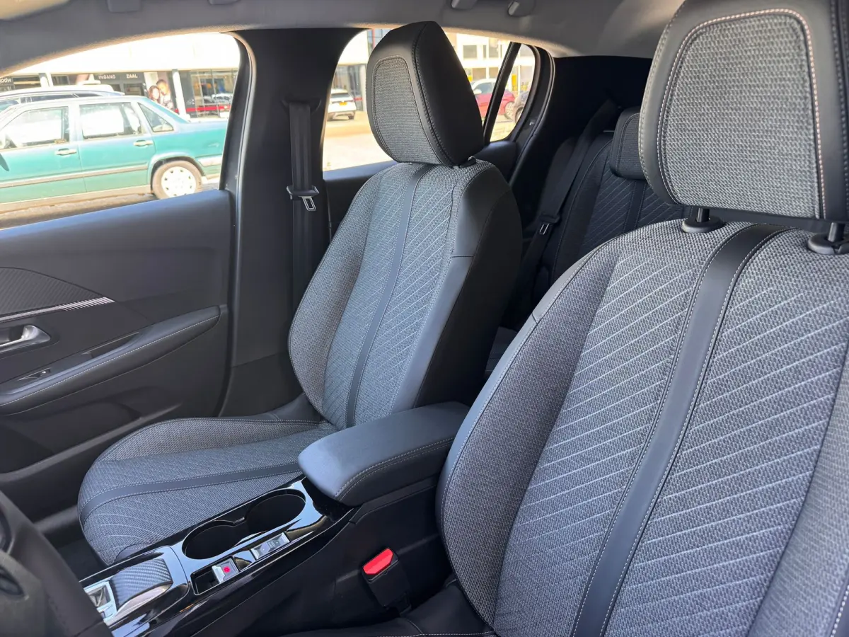 EV Allure Avantage 51 kWh | Demodeal | Camera Voor/Achter | Navigatie | Apple Carplay / Android Auto | DAB | Keyless Start | | 11 kW lader | Binnenspiegel automatisch dimmend | Bluetooth tel