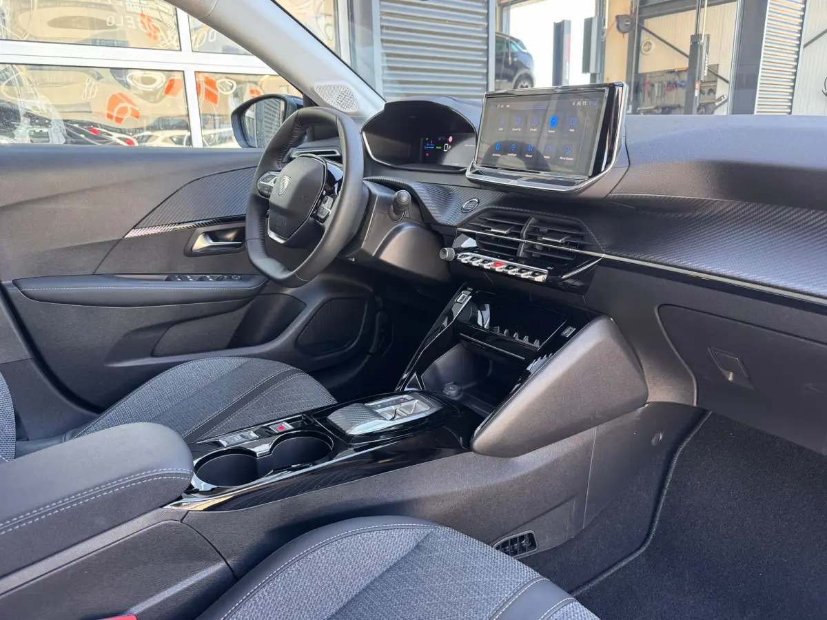 EV Allure Avantage 51 kWh | Demodeal | Camera Voor/Achter | Navigatie | Apple Carplay / Android Auto | DAB | Keyless Start | | 11 kW lader | Binnenspiegel automatisch dimmend | Bluetooth tel