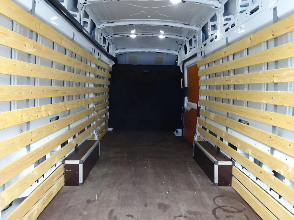 350 2.0 TDCI L4H3 Trend RWD AIRCO 3 ZITPLAATSEN
