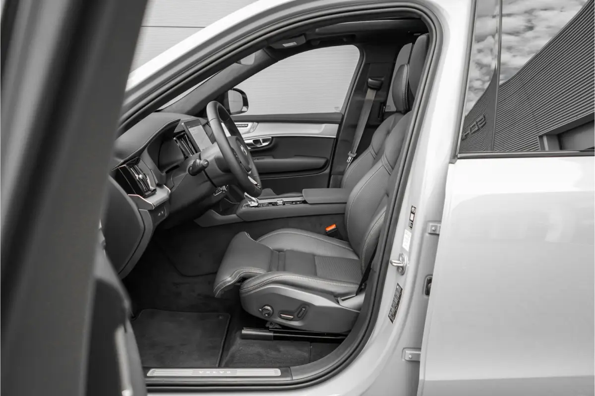 HEICO 2.0 T8 Plug-in AWD Ultra Black 7p Model 2027 B&W Pano Massage Stoelventilatie Trekhaak