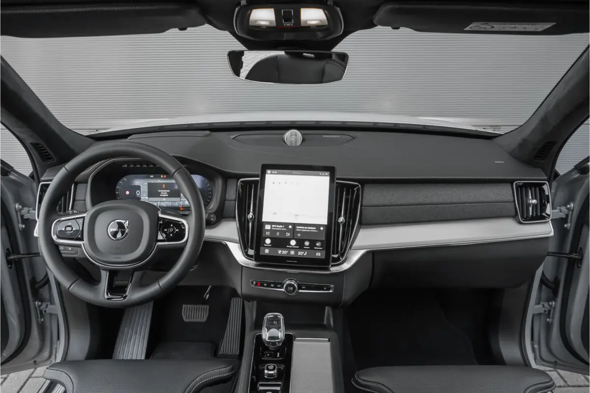HEICO 2.0 T8 Plug-in AWD Ultra Black 7p Model 2027 B&W Pano Massage Stoelventilatie Trekhaak