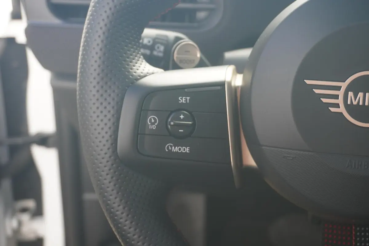 Cooper S John Cooper Works Trim | Pakket XL | Harman Kardon | Panoramadak | Driving Assistant Plus | Stoel & Stuurverwarming | Massagefunctie