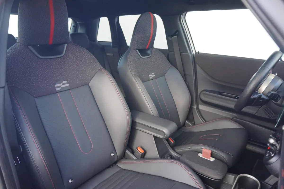 Cooper S John Cooper Works Trim | Pakket XL | Harman Kardon | Panoramadak | Driving Assistant Plus | Stoel & Stuurverwarming | Massagefunctie