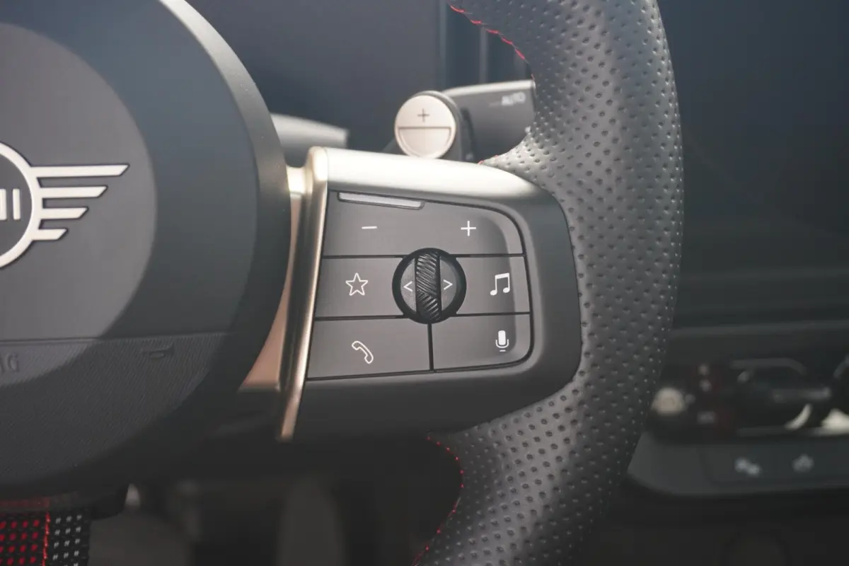 Cooper S John Cooper Works Trim | Pakket XL | Harman Kardon | Panoramadak | Driving Assistant Plus | Stoel & Stuurverwarming | Massagefunctie