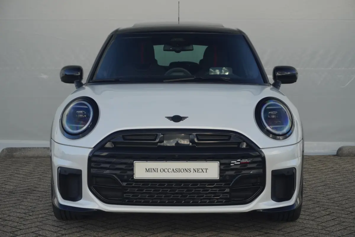 Cooper S John Cooper Works Trim | Pakket XL | Harman Kardon | Panoramadak | Driving Assistant Plus | Stoel & Stuurverwarming | Massagefunctie