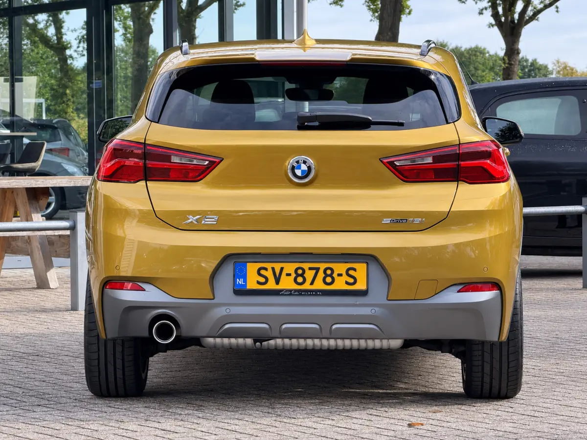 sDrive18i Executive | Automaat | M Sport | Trekhaak | Carplay | Cruise | PDC | Sportstoelen| 19" LMV| Navi