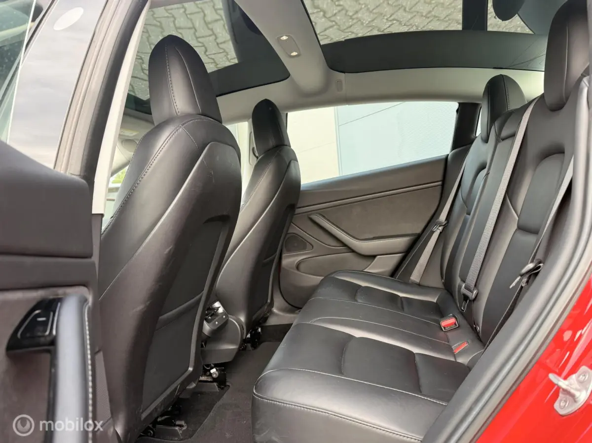 Long Range Dual Motor AWD| Speciale Rode Lak | 18" Aero | 1e eigenaar