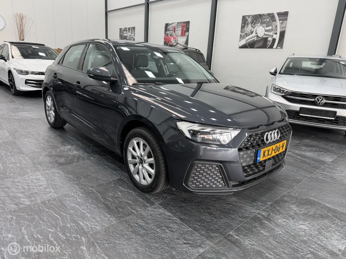 1.0 TFSI AUTOMAAT AMBIENTE 56DKM! HATCHBACK