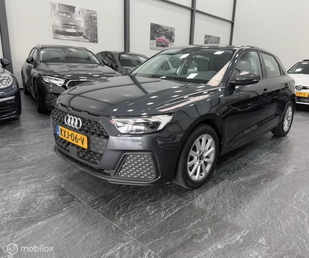 1.0 TFSI AUTOMAAT AMBIENTE 56DKM! HATCHBACK