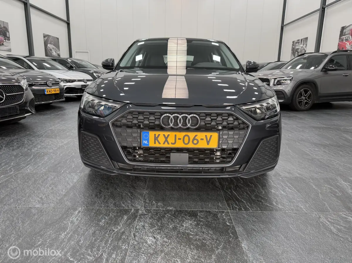 1.0 TFSI AUTOMAAT AMBIENTE 56DKM! HATCHBACK