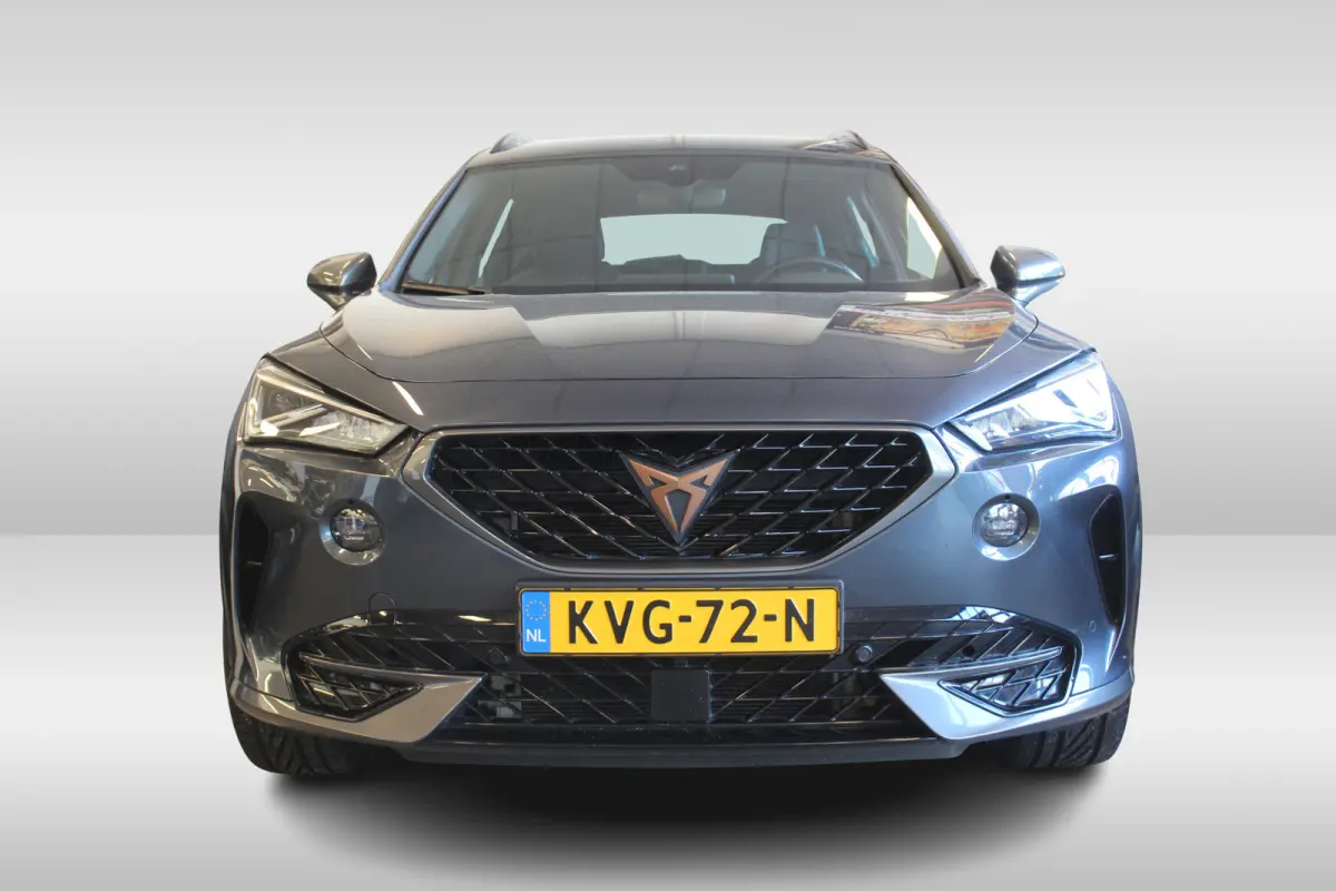 1.4 TSI e-Hybrid Essential l Adaptieve Cruise Control l PDC l Achteruitrijcamera l Stuur- en Stoelverwarming l Keyless l Navi l Clima l Apple Carplay/ Android Auto