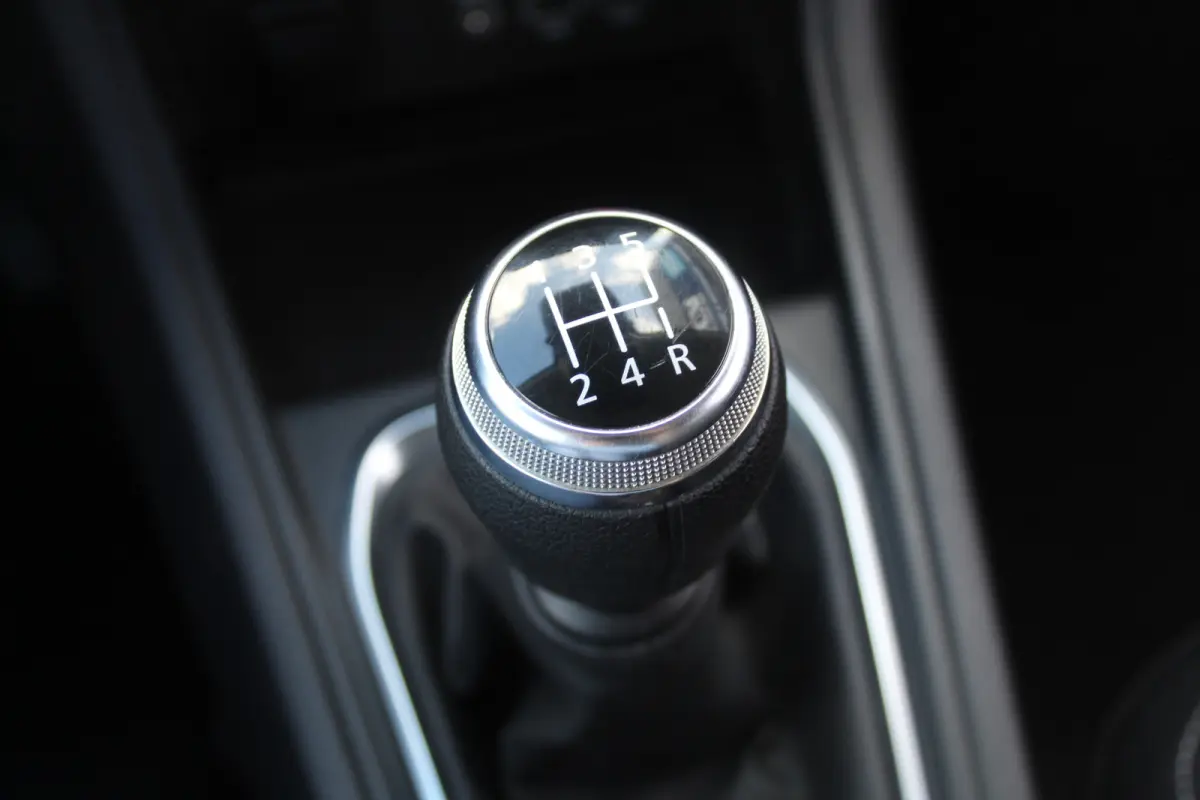 1.0 TCe 100 Business Zen l Cruise Control l Lane Assist l PDC l Achteruitrijcamera l Airco l Navigatie l Vaste trekhaak