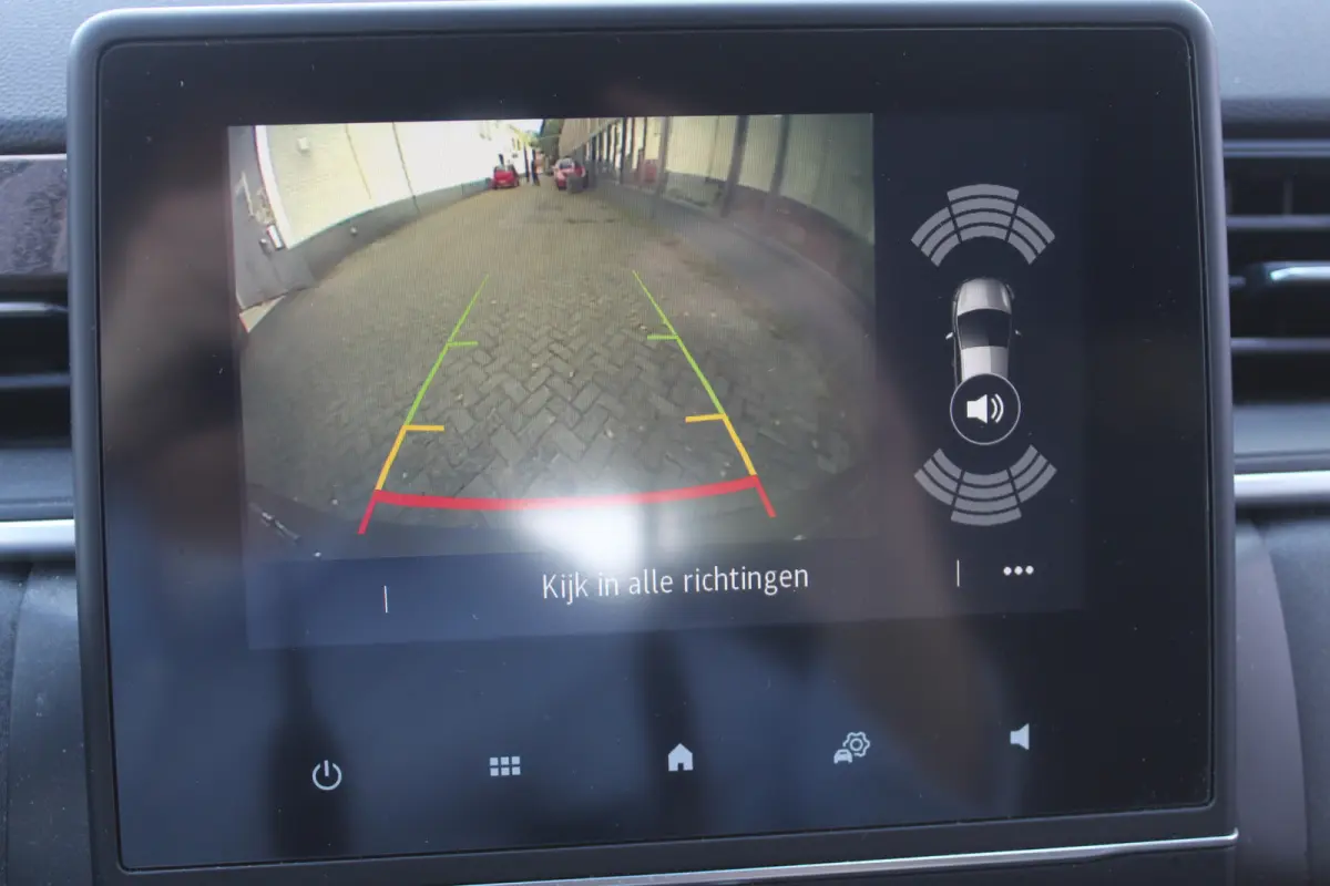 1.0 TCe 100 Business Zen l Cruise Control l Lane Assist l PDC l Achteruitrijcamera l Airco l Navigatie l Vaste trekhaak