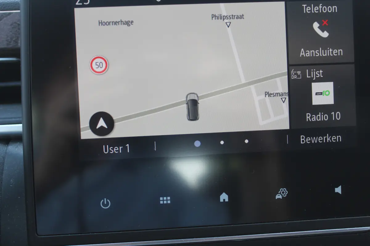 1.0 TCe 100 Business Zen l Cruise Control l Lane Assist l PDC l Achteruitrijcamera l Airco l Navigatie l Vaste trekhaak