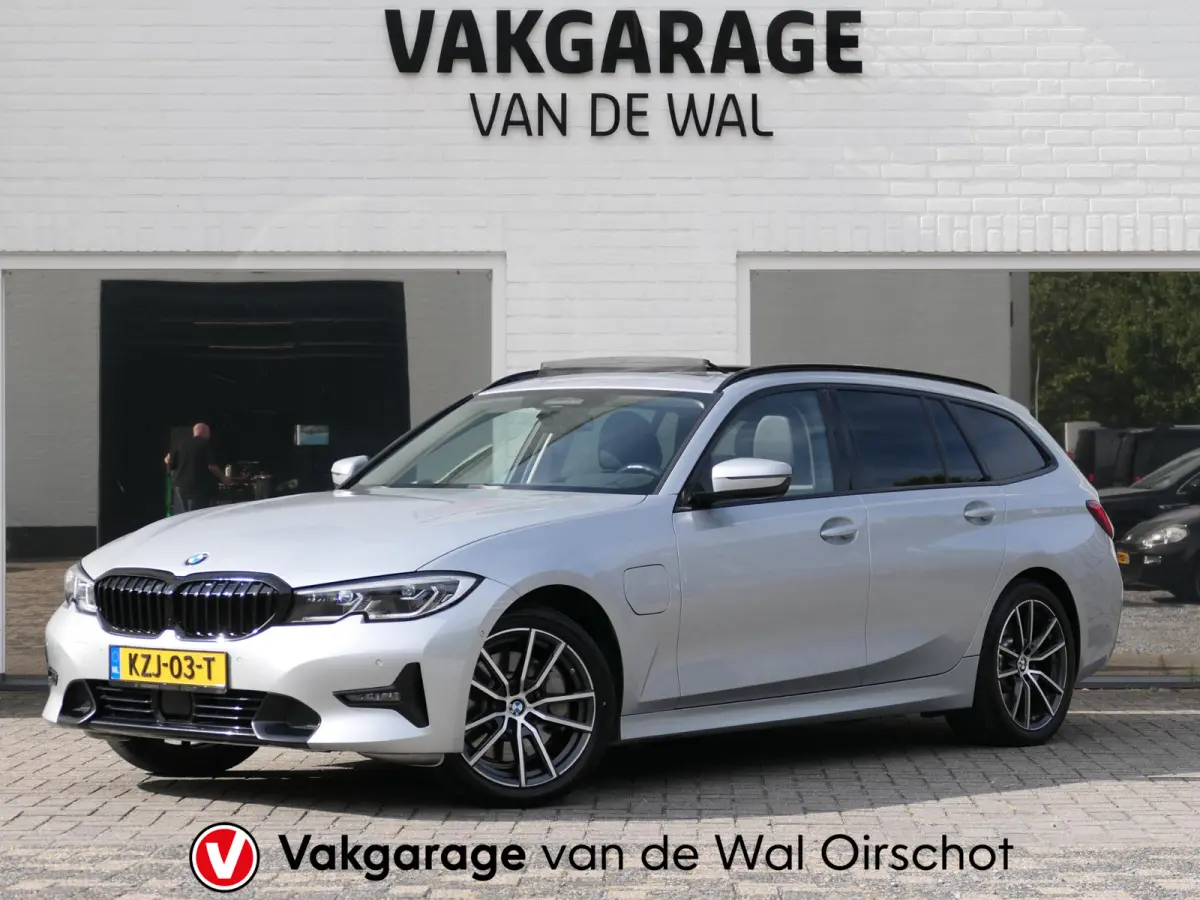 330e High Executive | Shadow line | Panoramadak | Head-up display | M-sport stuur | Massage | Memory | Harman/Kardon | Leder | ACC | Dodehoek detectie | Apple-/Android Carplay