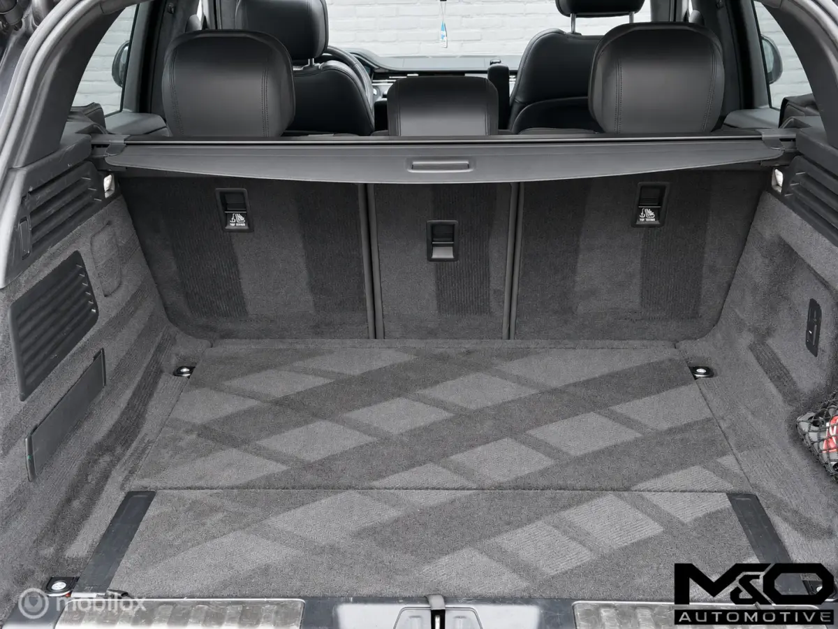 3.0 P550e Autobiography|BTW|23”| PANO|KOELBOX|ALCANTARA|MASSAGE