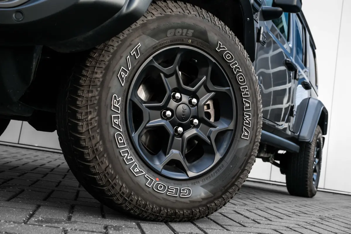 4xe 380 Rubicon l Elekt. Schuifdak l Stoel/Stuurverwarming l Leder l Dodehoek Assist l LED l Navi l Camera l