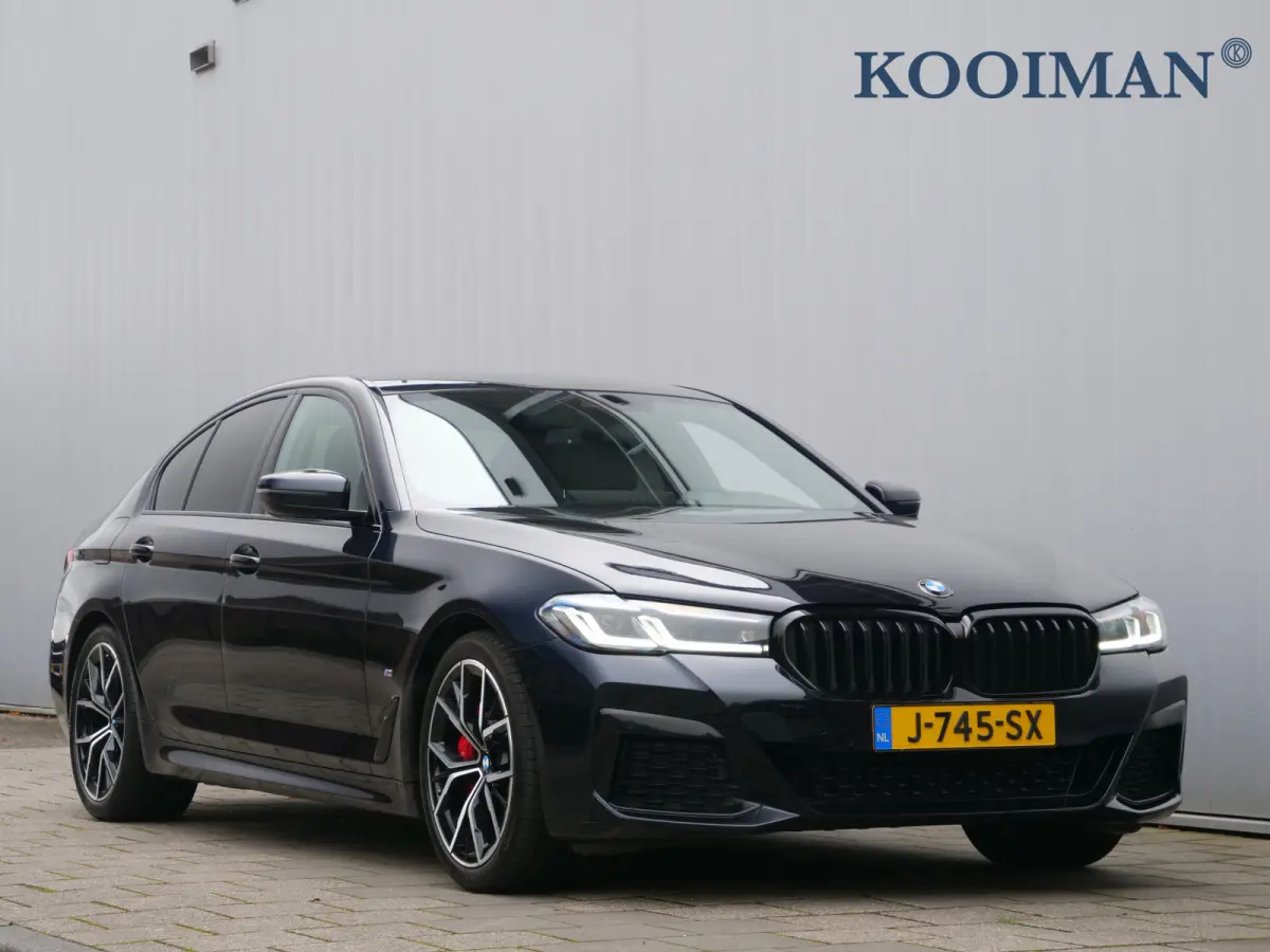 520i High Executive Edition 184 Pk Automaat M-pakket / Navi / DAB / Apple Carplay / Leer