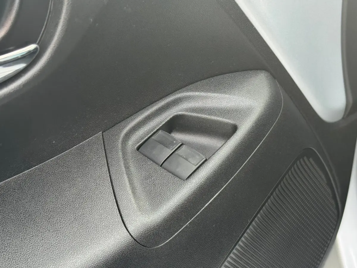 1.0 e-VTi Allure TOP! Achteruitrijcamera | Armsteun | Airco | All season banden | Apple carplay & Android auto
