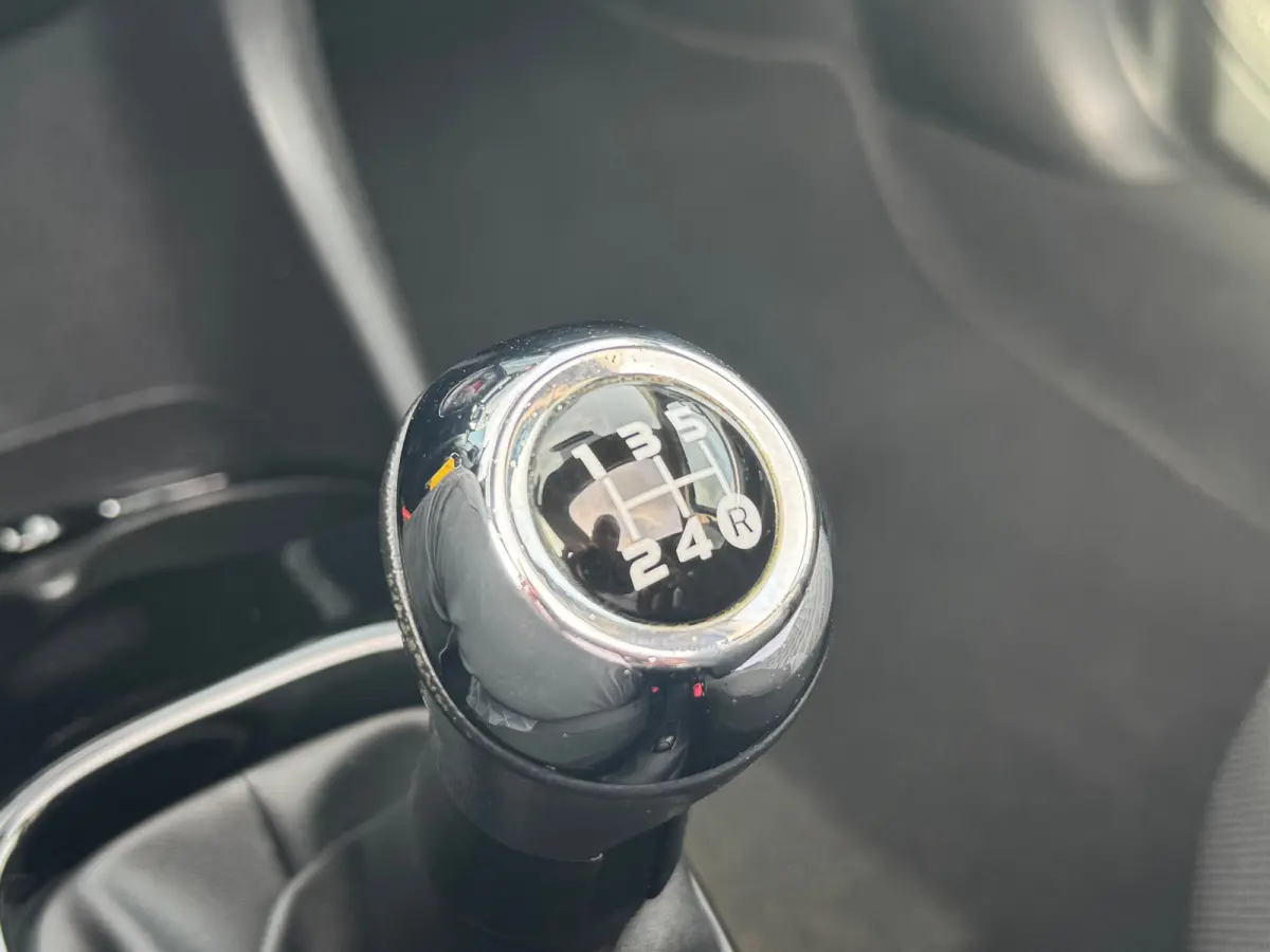 1.0 e-VTi Allure TOP! Achteruitrijcamera | Armsteun | Airco | All season banden | Apple carplay & Android auto