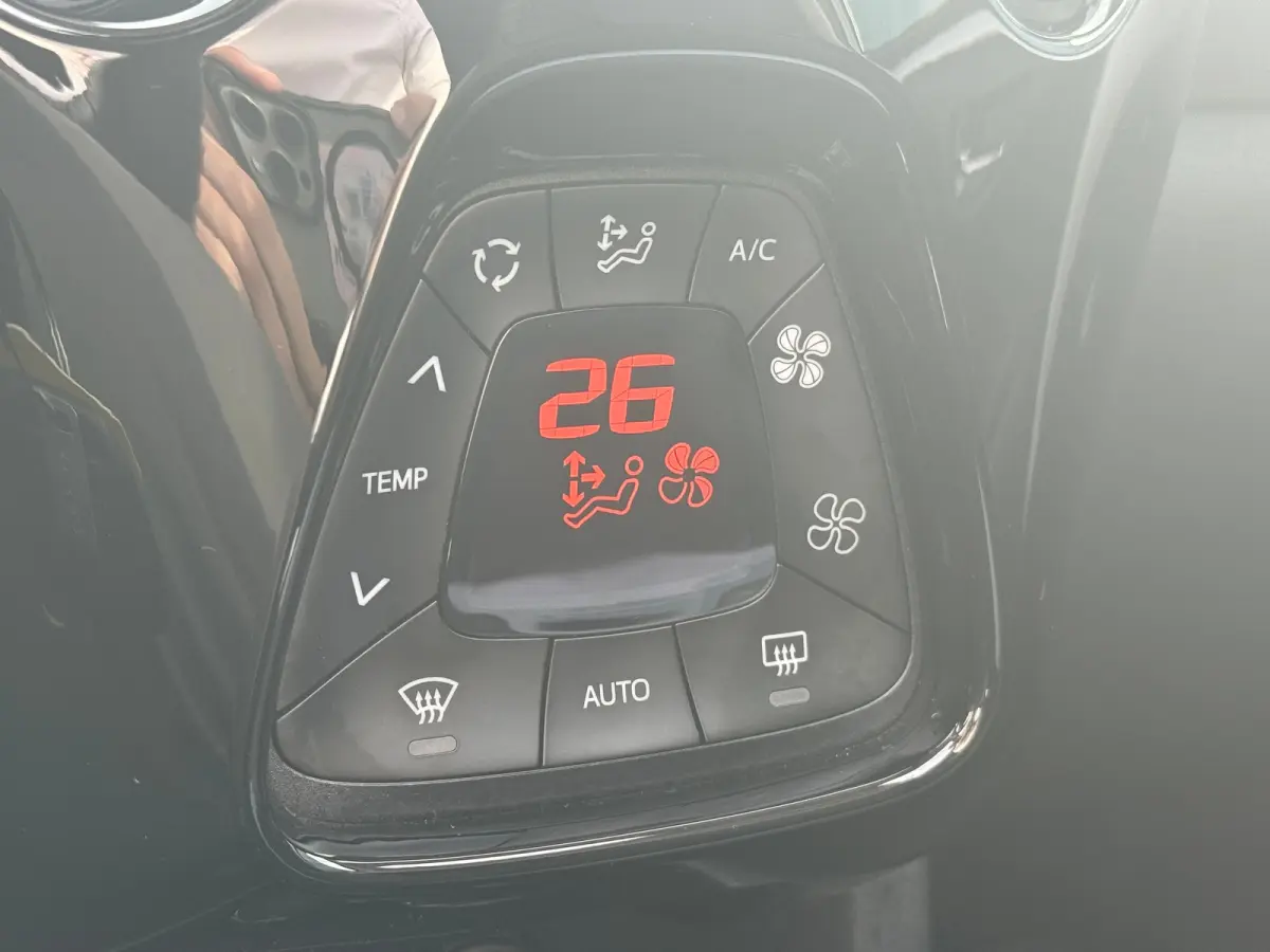 1.0 e-VTi Allure TOP! Achteruitrijcamera | Armsteun | Airco | All season banden | Apple carplay & Android auto