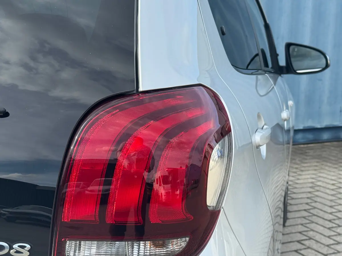1.0 e-VTi Allure TOP! Achteruitrijcamera | Armsteun | Airco | All season banden | Apple carplay & Android auto