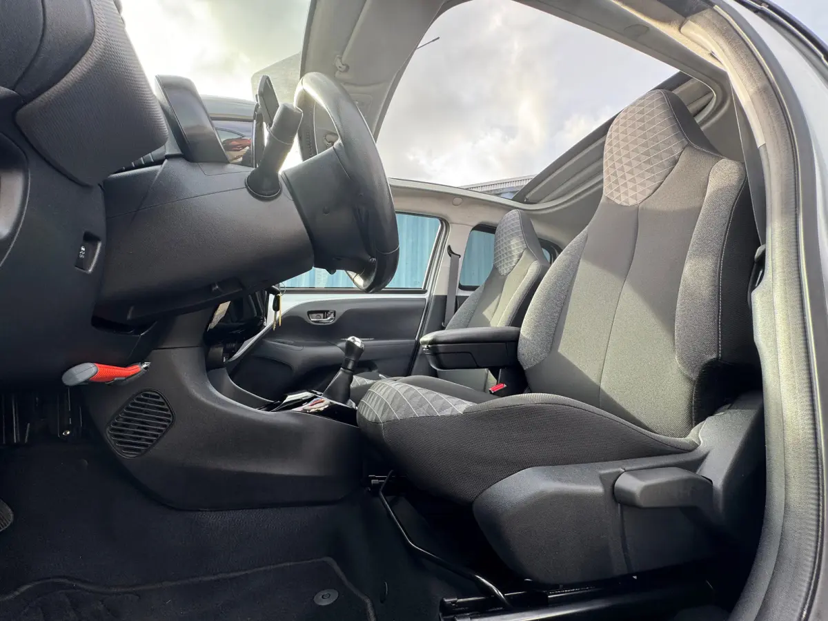 1.0 e-VTi Allure TOP! Achteruitrijcamera | Armsteun | Airco | All season banden | Apple carplay & Android auto