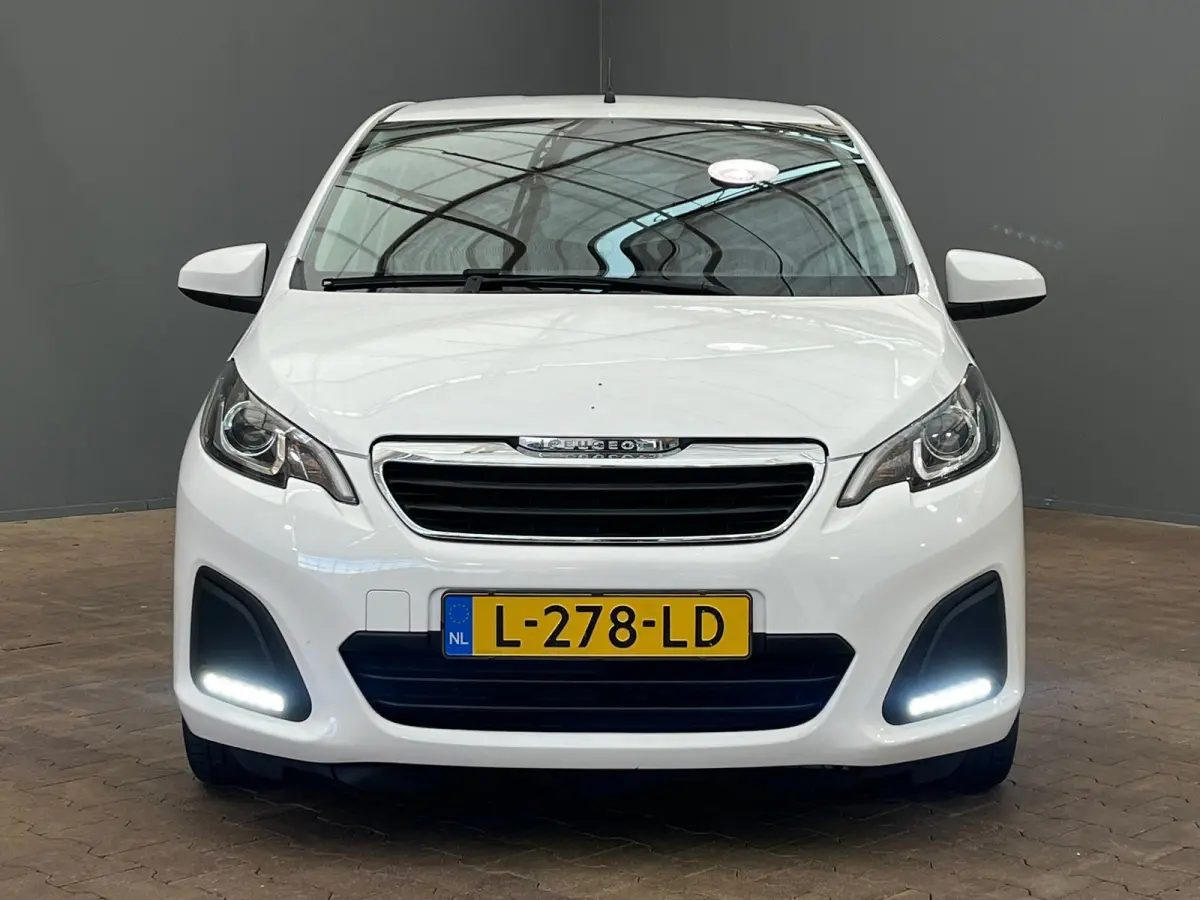 1.0 e-VTi Active Camera | Carplay | Airco | Bleutooth | Centrale Vergrendeling | LED Dagrij | Elek. Ramen | Achteruitrijcamera | Airco | Apple Carplay/Android Auto|telefoonintegratie premium