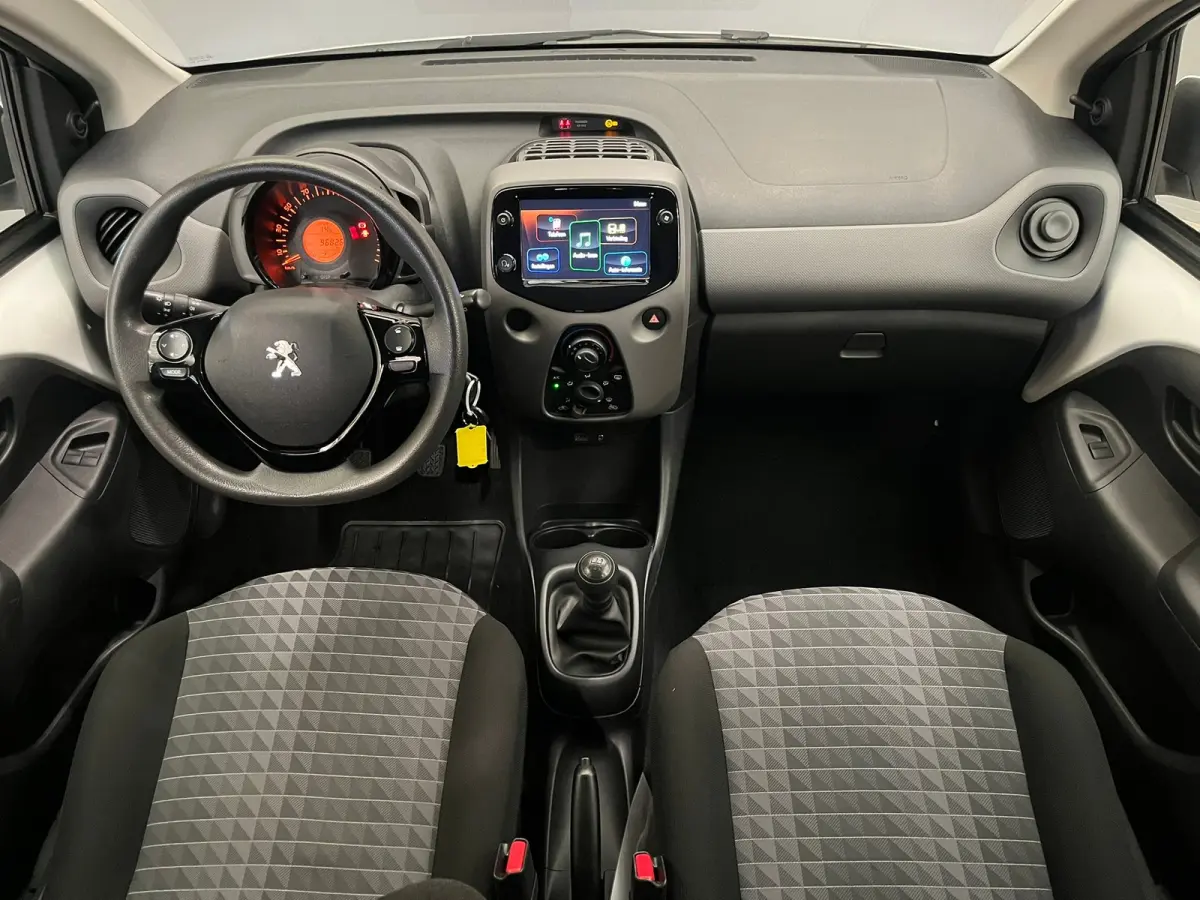 1.0 e-VTi Active Camera | Carplay | Airco | Bleutooth | Centrale Vergrendeling | LED Dagrij | Elek. Ramen | Achteruitrijcamera | Airco | Apple Carplay/Android Auto|telefoonintegratie premium