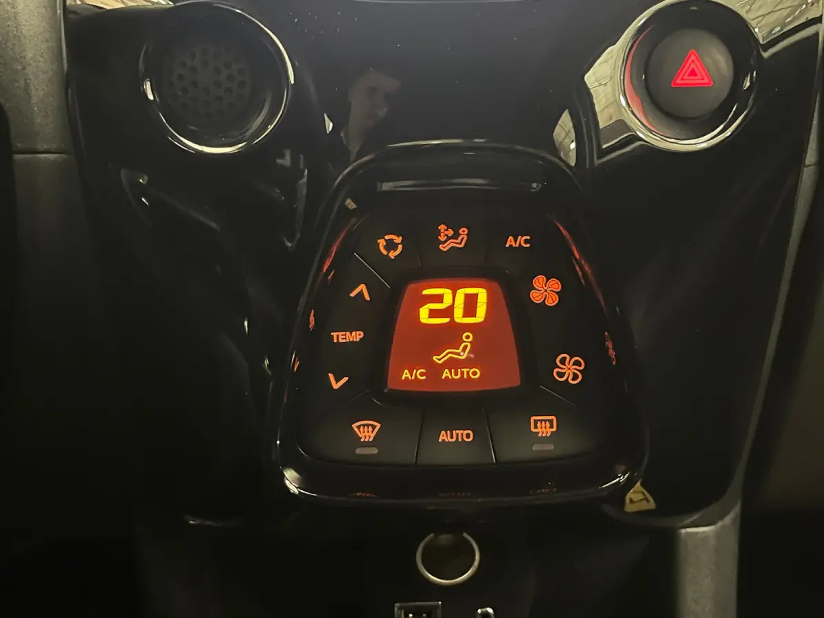 1.0 e-VTi Allure TOP! Camera | Carplay | Climate Control  | 15" Lichtmetaal | DAB | LED Dagrij | Elek. Ramen| Achteruitrijcamera | Airco | Apple Carplay/Android Auto|telefoonintegratie premi