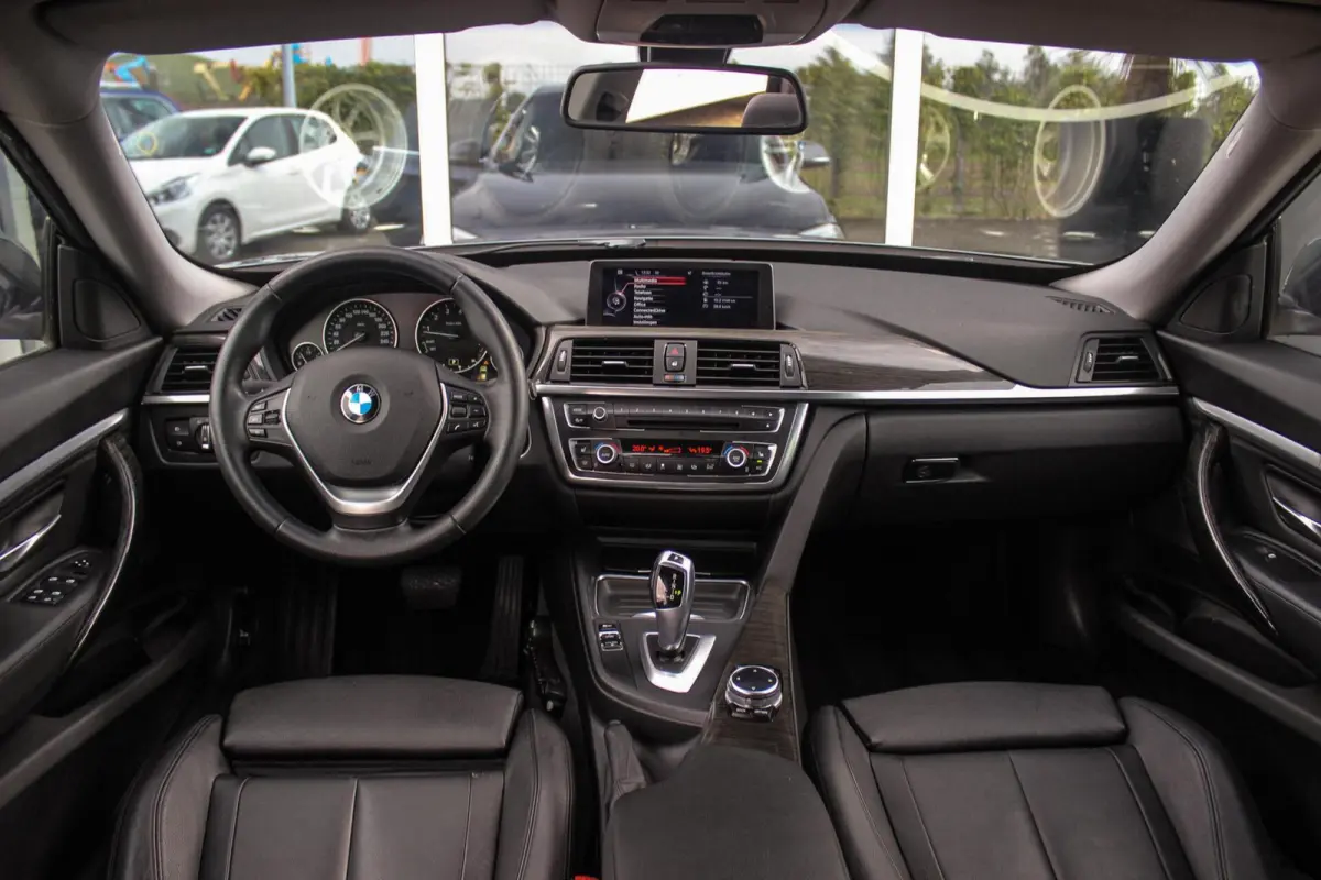 328i High Executive | 2e eigenaar | Origineel NL | Luxury Line | HiFi audio | Navigatie Professional | Sportstoelen | Cruise control | Bluetooth | Xenon | PDC