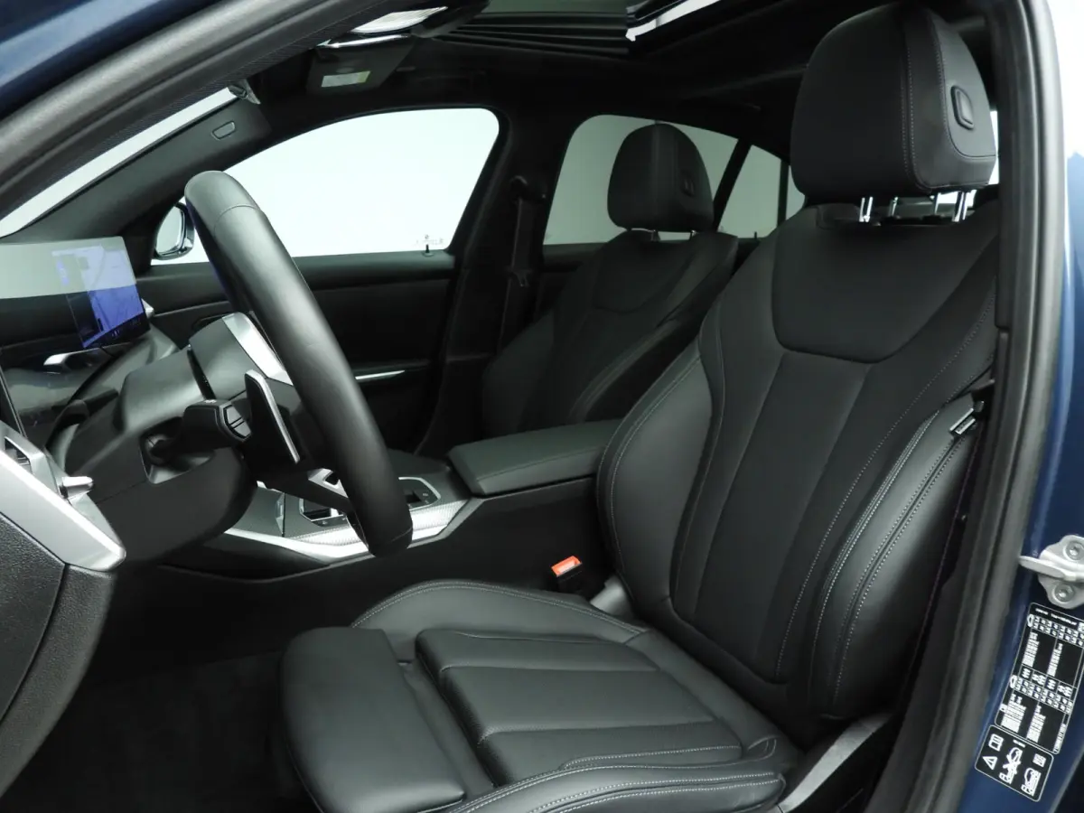 330i xDrive | M-Sportpakket | LED | Navigatie | Schuifdak | Elektr. zetels | Sportstoelen | DAB | Harman-kardon sound | Alu 19 inch