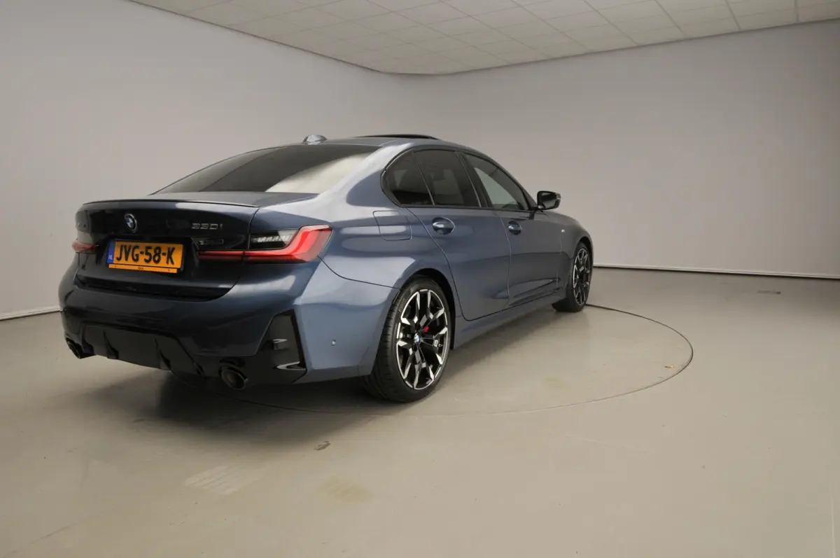 330i xDrive | M-Sportpakket | LED | Navigatie | Schuifdak | Elektr. zetels | Sportstoelen | DAB | Harman-kardon sound | Alu 19 inch