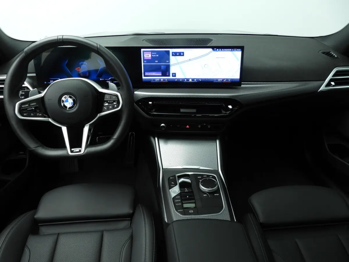 330i xDrive | M-Sportpakket | LED | Navigatie | Schuifdak | Elektr. zetels | Sportstoelen | DAB | Harman-kardon sound | Alu 19 inch