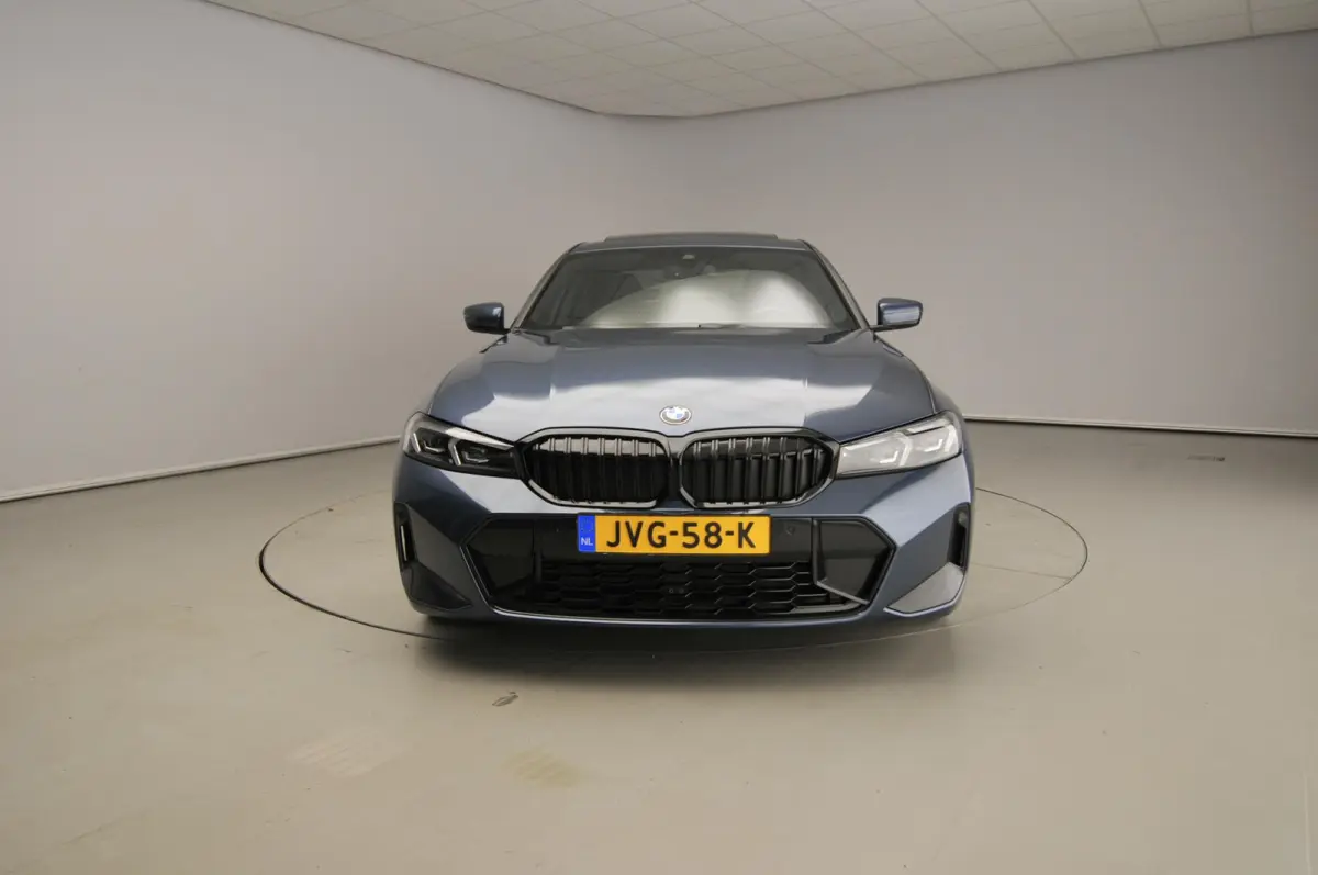 330i xDrive | M-Sportpakket | LED | Navigatie | Schuifdak | Elektr. zetels | Sportstoelen | DAB | Harman-kardon sound | Alu 19 inch