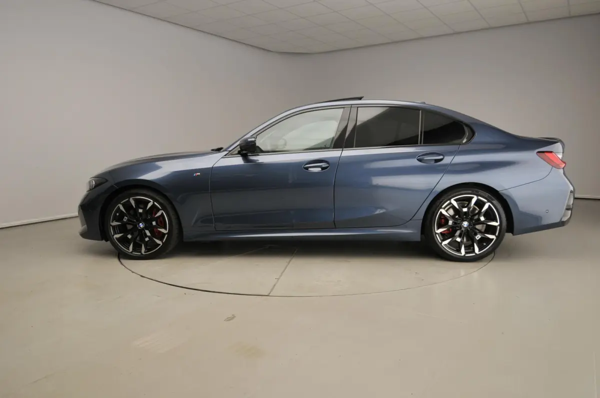 330i xDrive | M-Sportpakket | LED | Navigatie | Schuifdak | Elektr. zetels | Sportstoelen | DAB | Harman-kardon sound | Alu 19 inch
