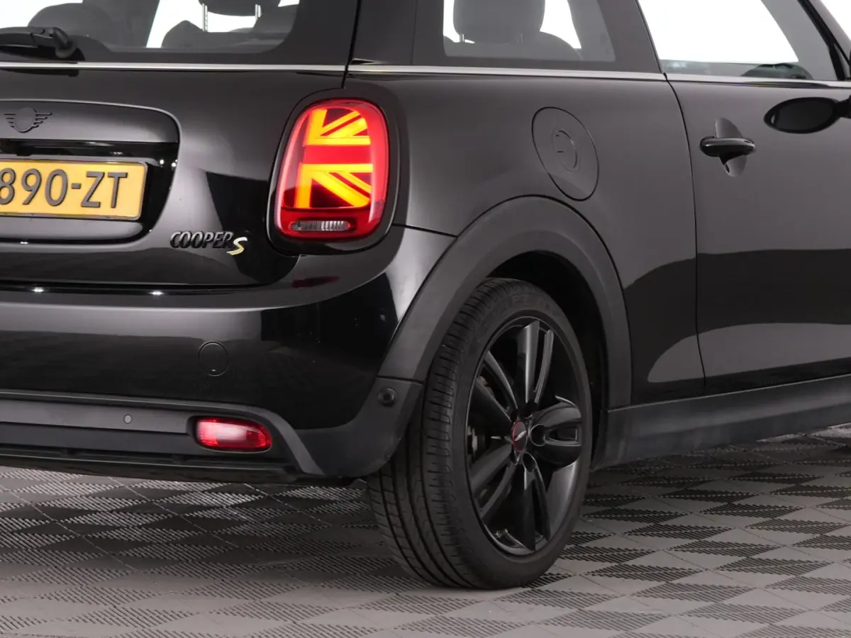 MINI Yours 33 kWh | CARPLAY | Half LEDER | Full LED | SOH: 97% | !