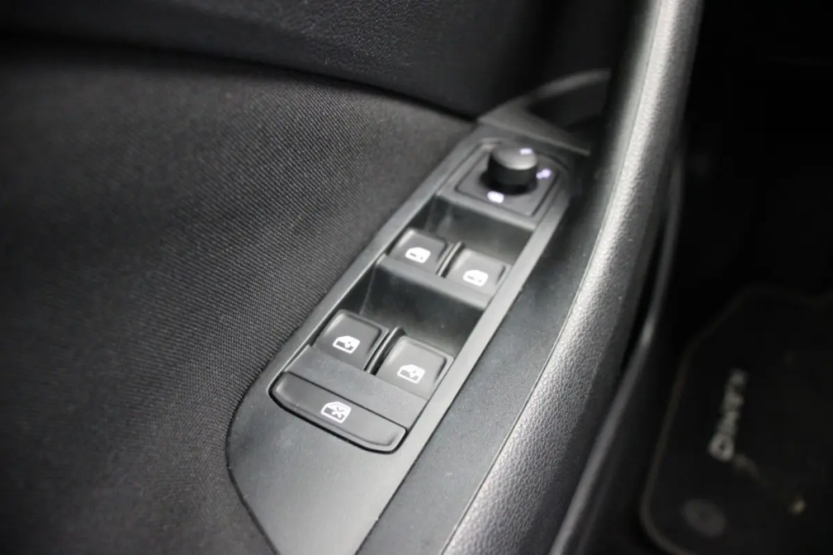 1.0 TSI Ambition - Carplay, Cruise, Clima