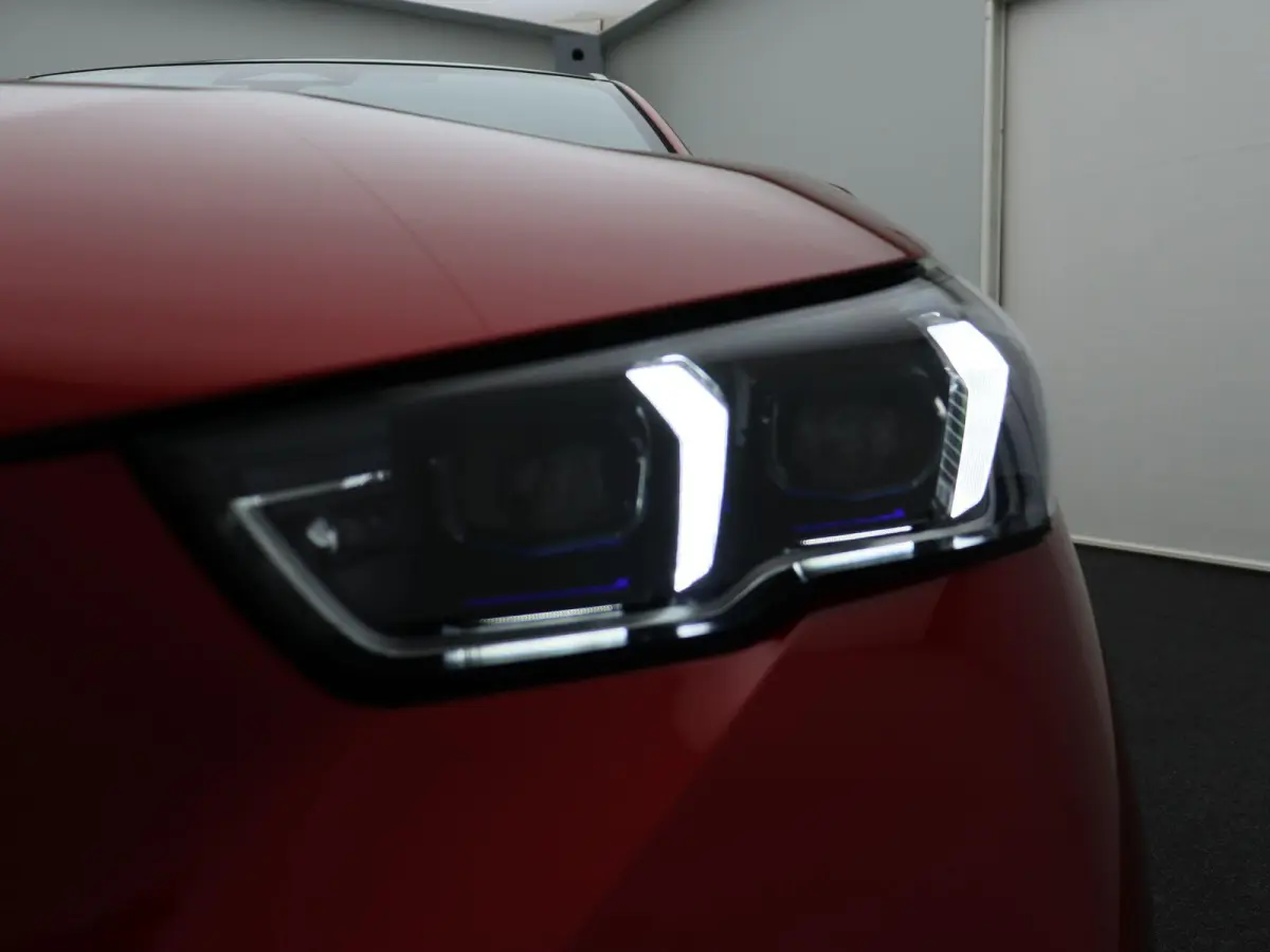 550e xDrive M Sportpakket | Comfort Pack | SoH 100% | Trekhaak | Panoramadak | Elektrisch Verstelbare Sportstoelen | Driving Assistant | Harman Kardon | 19''
