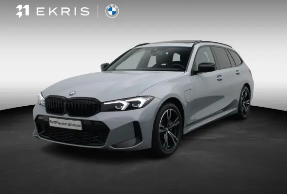 320e M Sportpakket | Travel Pack | Entertainment Pack | SoH 82% | Stuurwielrand Verwarmd | Panoramadak | Driving Assistant | 18''