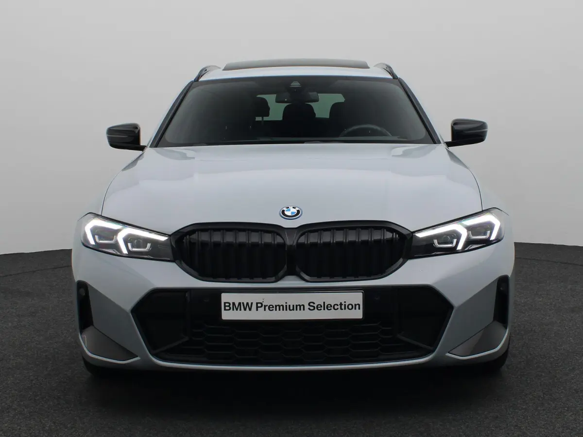320e M Sportpakket | Travel Pack | Entertainment Pack | SoH 82% | Stuurwielrand Verwarmd | Panoramadak | Driving Assistant | 18''