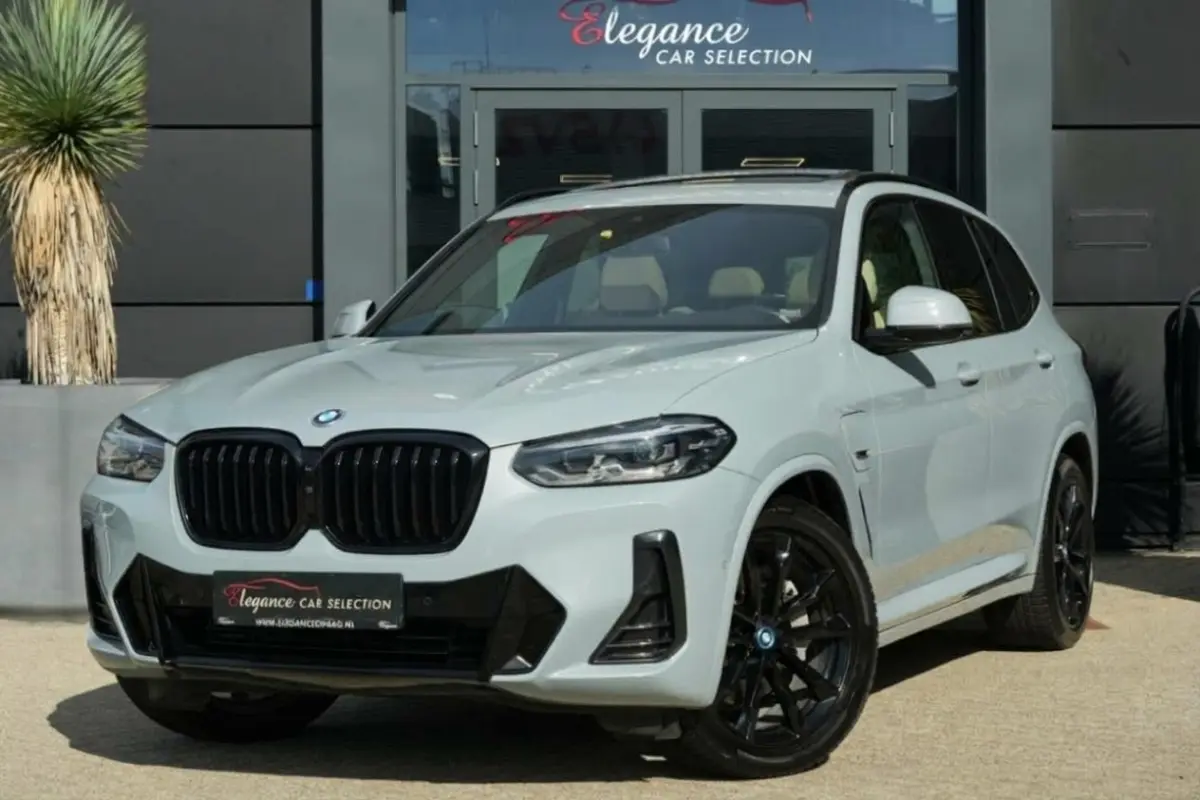 xDrive30e M Sport High Executive | 292 PK | PHEV | PANO | 360° Camera | Leder BMW X3 xDrive30e M Sport High Executive 292 PK Plug-in Hybrid met 2.0 viercilinder benzinemotor en automatische