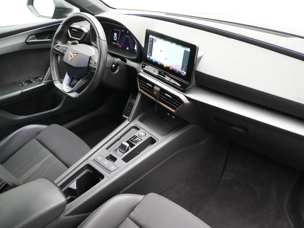 1.4 e-Hybrid VZ PHEV 245pk Dealer O.H | SOH 86,3% | Trekhaak Af Fabriek | Camera | Sfeerverlichting | Sportstoelen & Stuur Verwarmd | Apple Carplay | Keyless | Virtual | Navigatie | DAB | 19