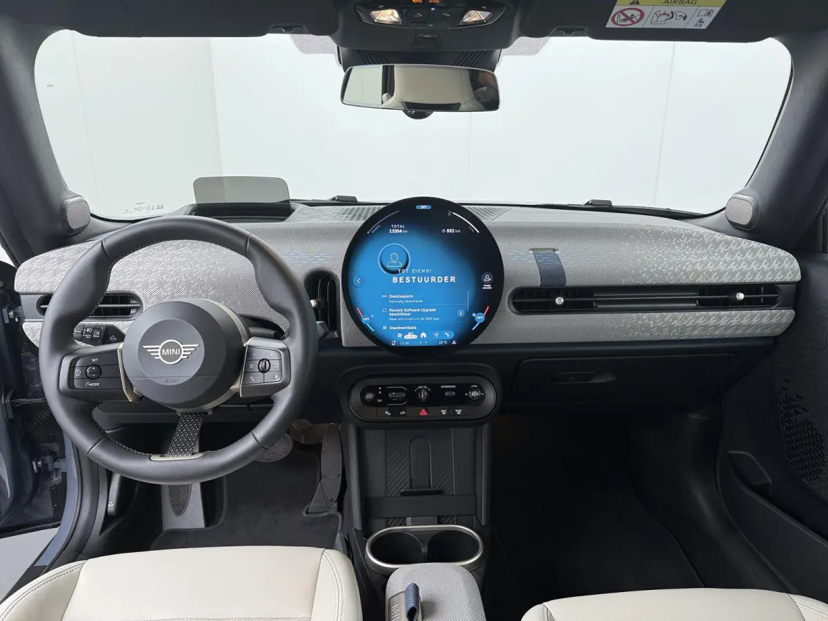 C Favoured Pakket M | Stoel & stuurverwarming | Comfort access | LED | Harman Kardon