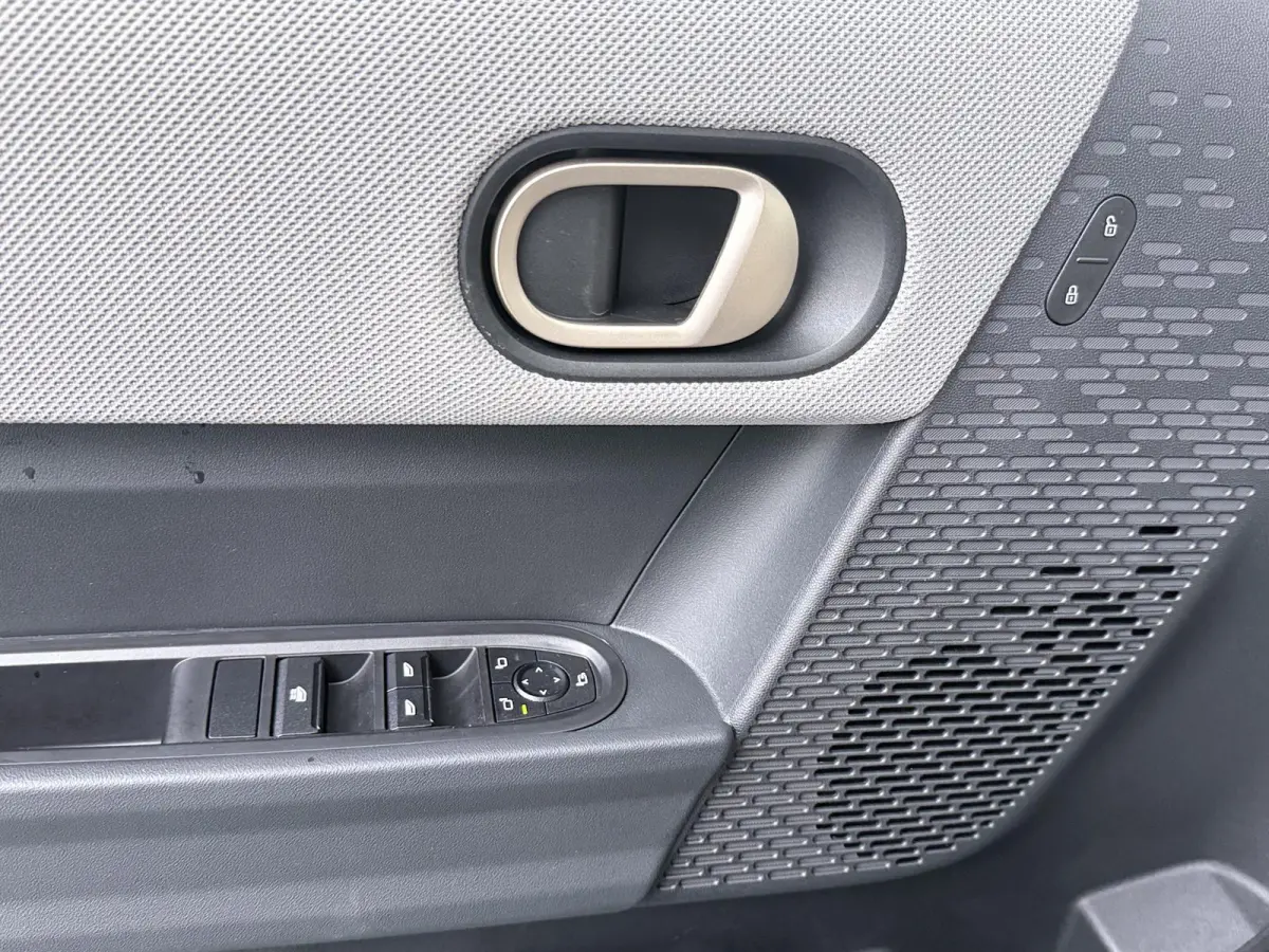 C Favoured Pakket M | Stoel & stuurverwarming | Comfort access | LED | Harman Kardon