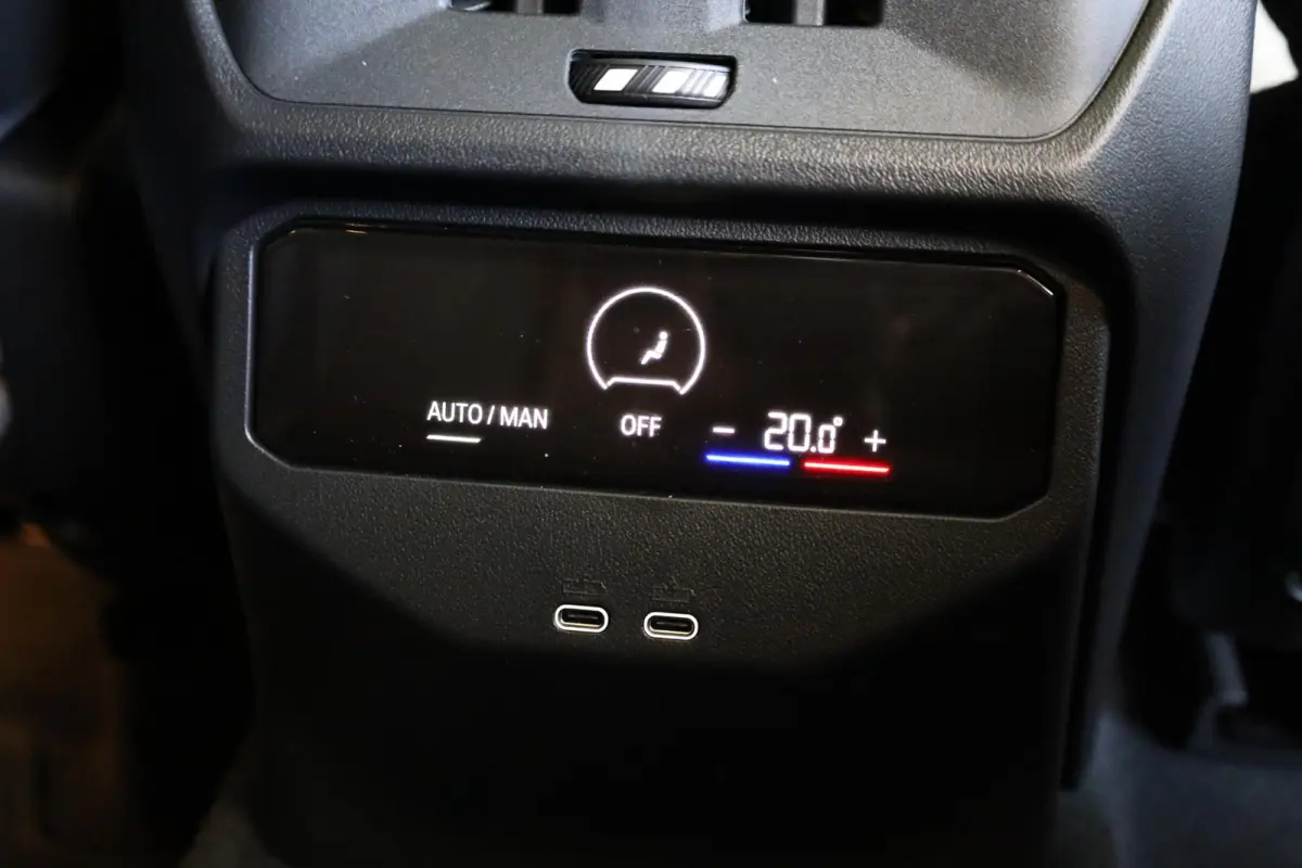 30e xDrive | M Sport Pro | Panorama Dak | Harman/Kardon | Trekhaak